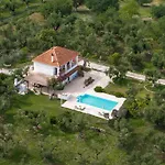 Villa Lola - 3 Bedrooms & Private Pool