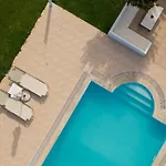 Villa Lola - 3 Bedrooms & Private Pool