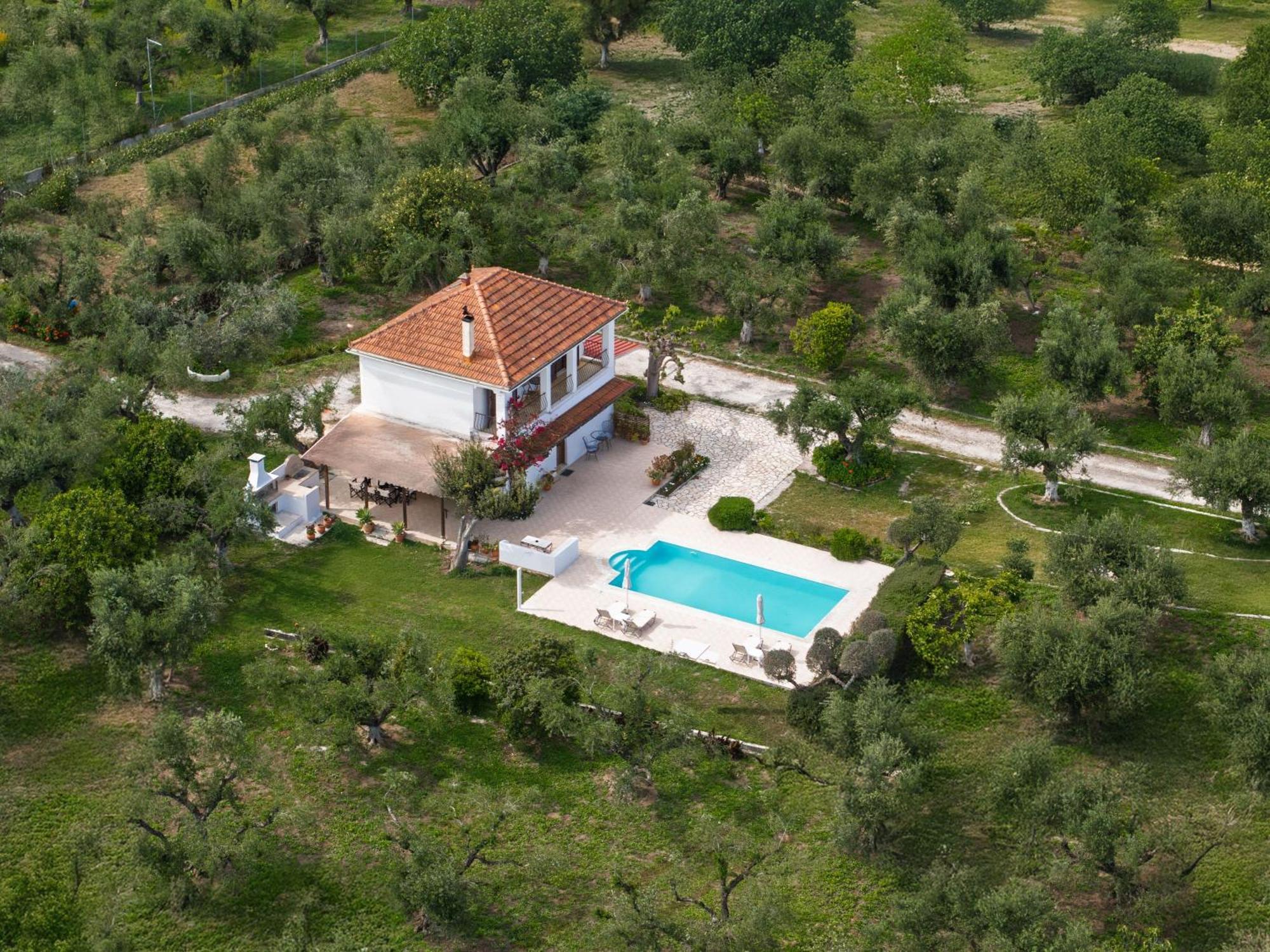Lola - 3 Bedrooms & Private Pool *