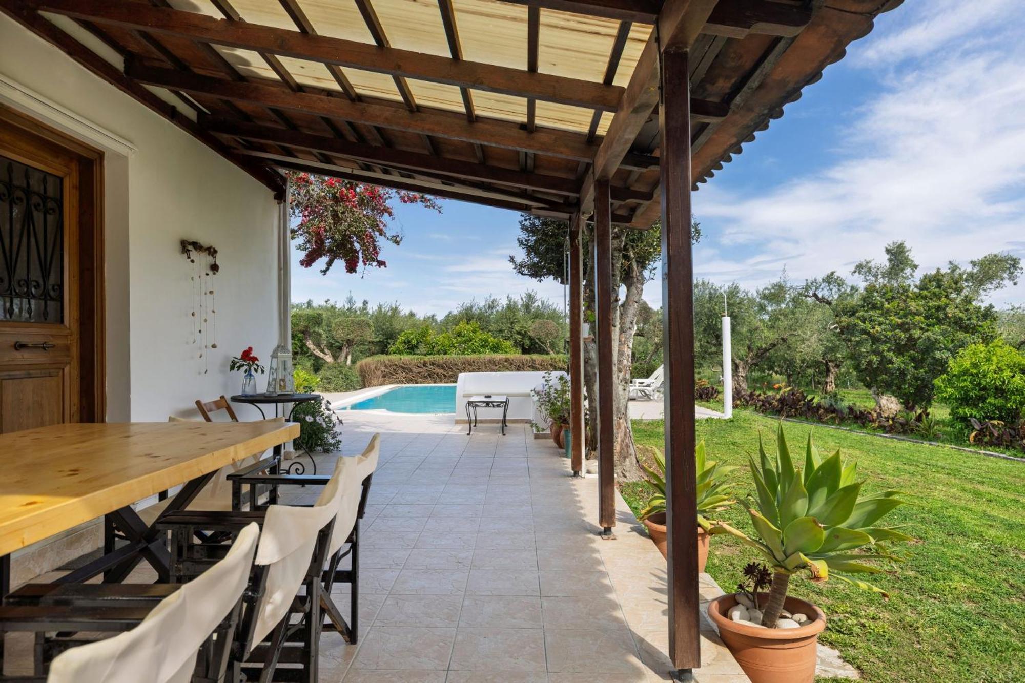 Lola - 3 Bedrooms & Private Pool Villa