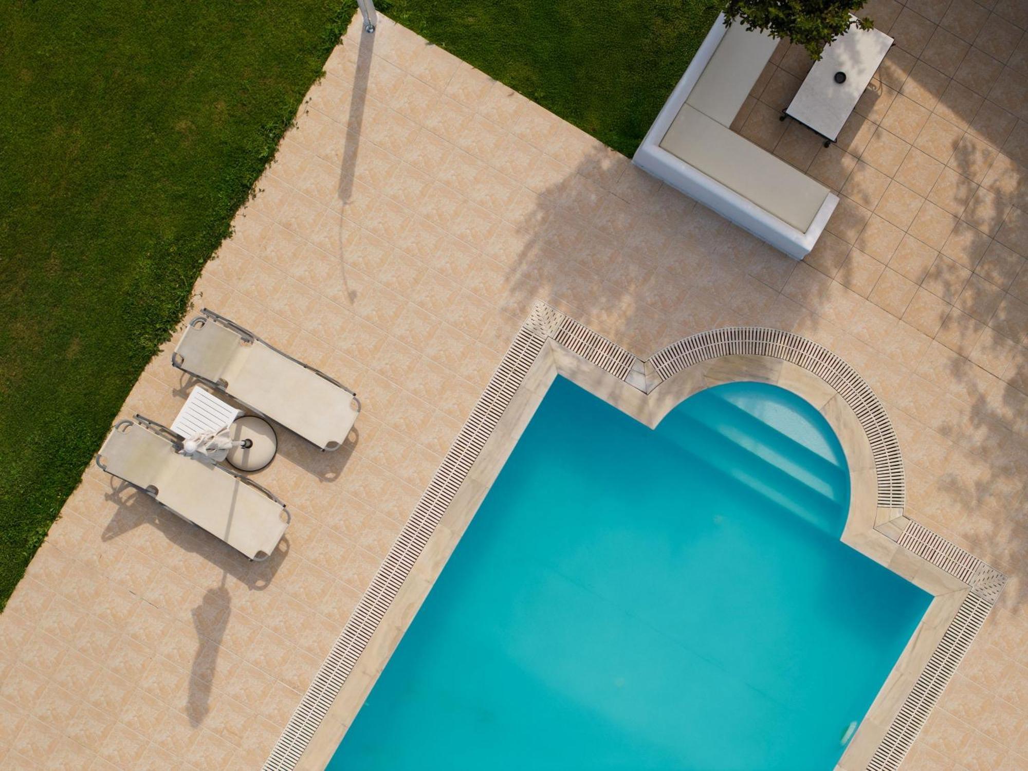 Lola - 3 Bedrooms & Private Pool *